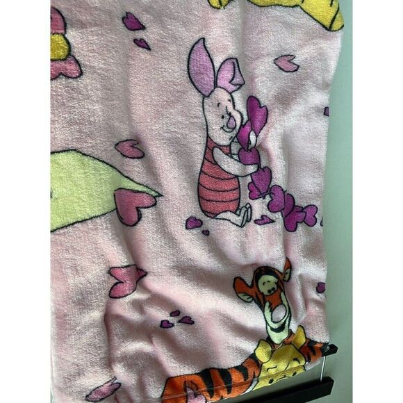 Disney Winnie The Pooh Tigger Piglet Valentines Blanket Soft Throw 50 X 70” NEW - Picture 11 of 16